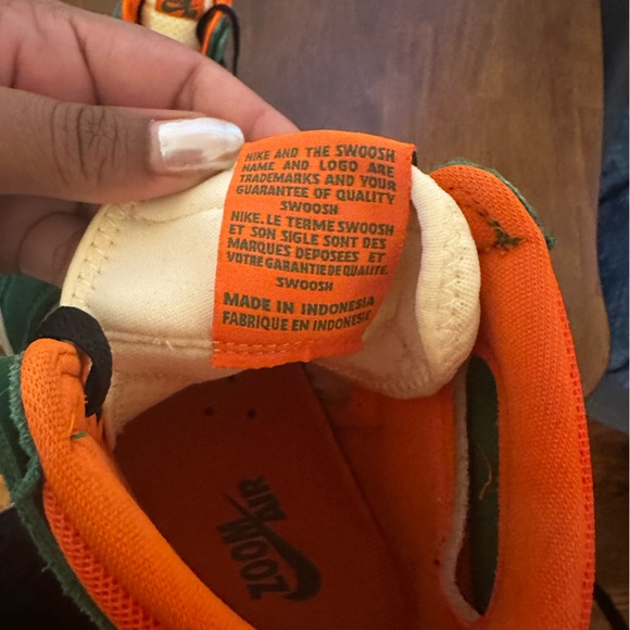 Nike Air Jordan 1 Zoom Comfort 2 sneakers in green & stone - Picture 8 of 8